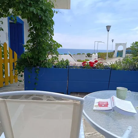 Right Across The Sea Holiday home *