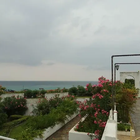 Right Across The Sea Holiday home *
