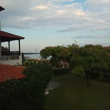 Right Across The Sea Holiday home *