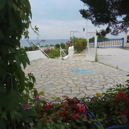 Right Across The Sea Holiday home